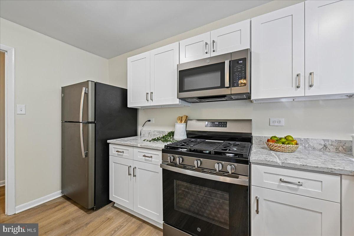 10648 Montrose Avenue #m-103 photo 13