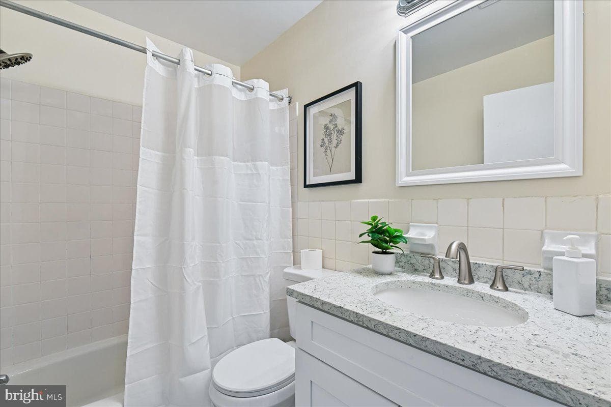 10648 Montrose Avenue #m-103 photo 18