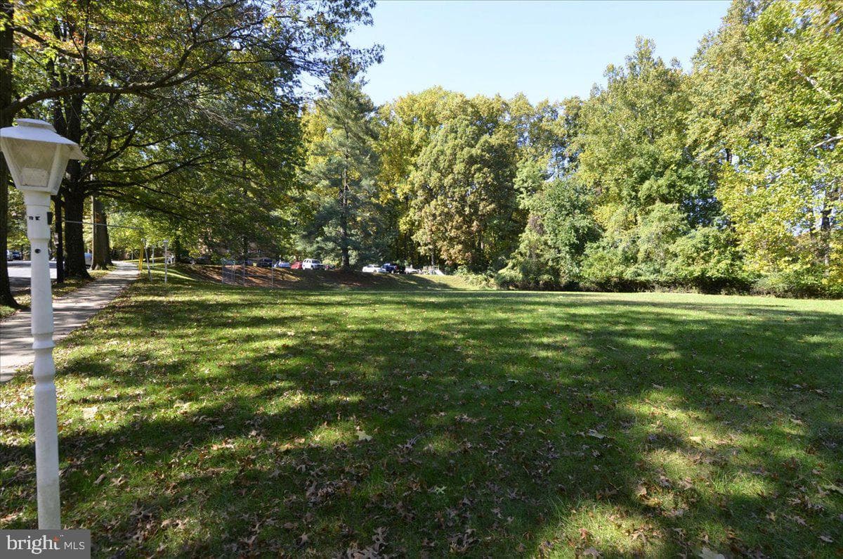 10648 Montrose Avenue #m-103 photo 23