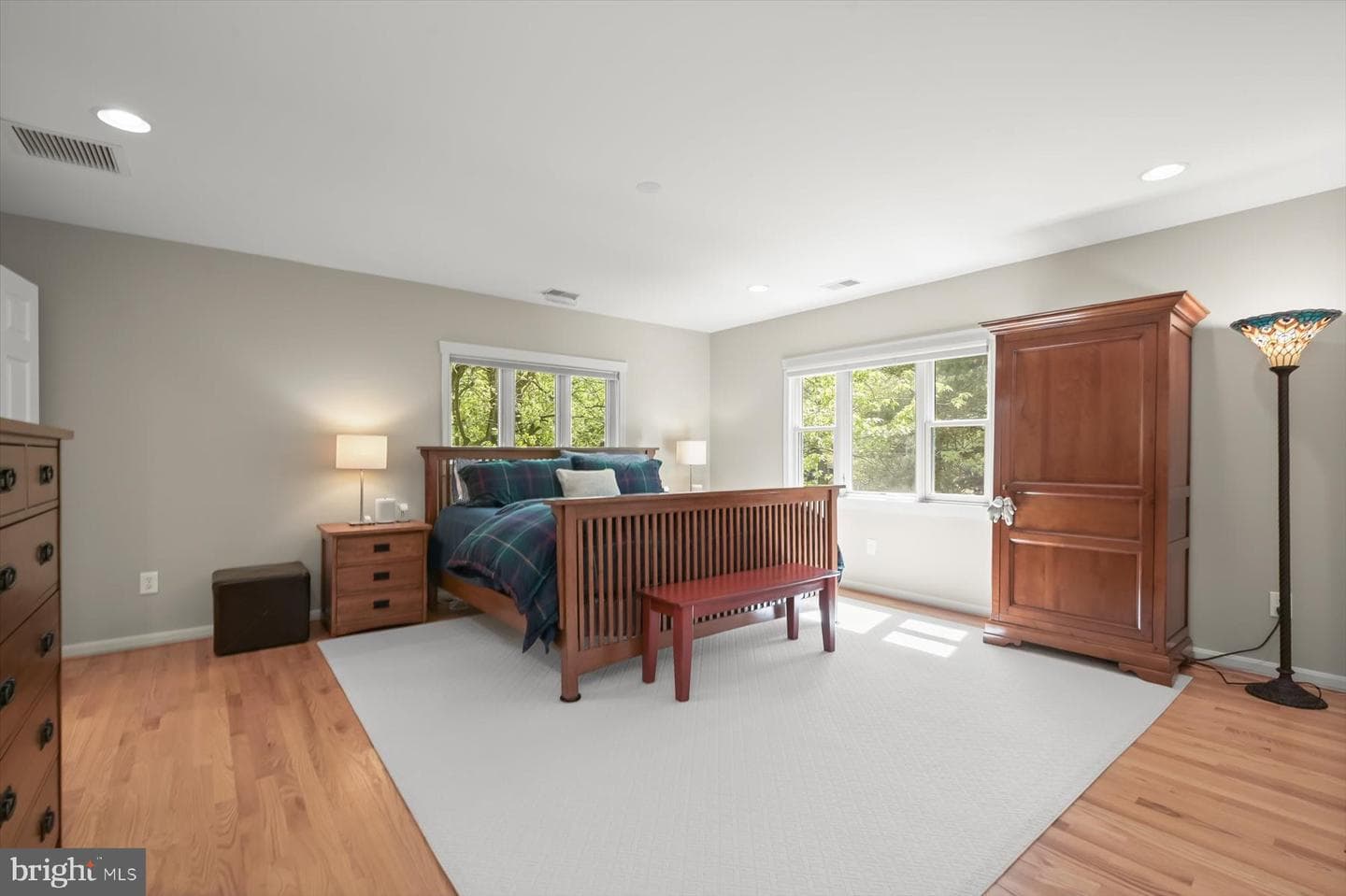 130 Grant Avenue photo 34