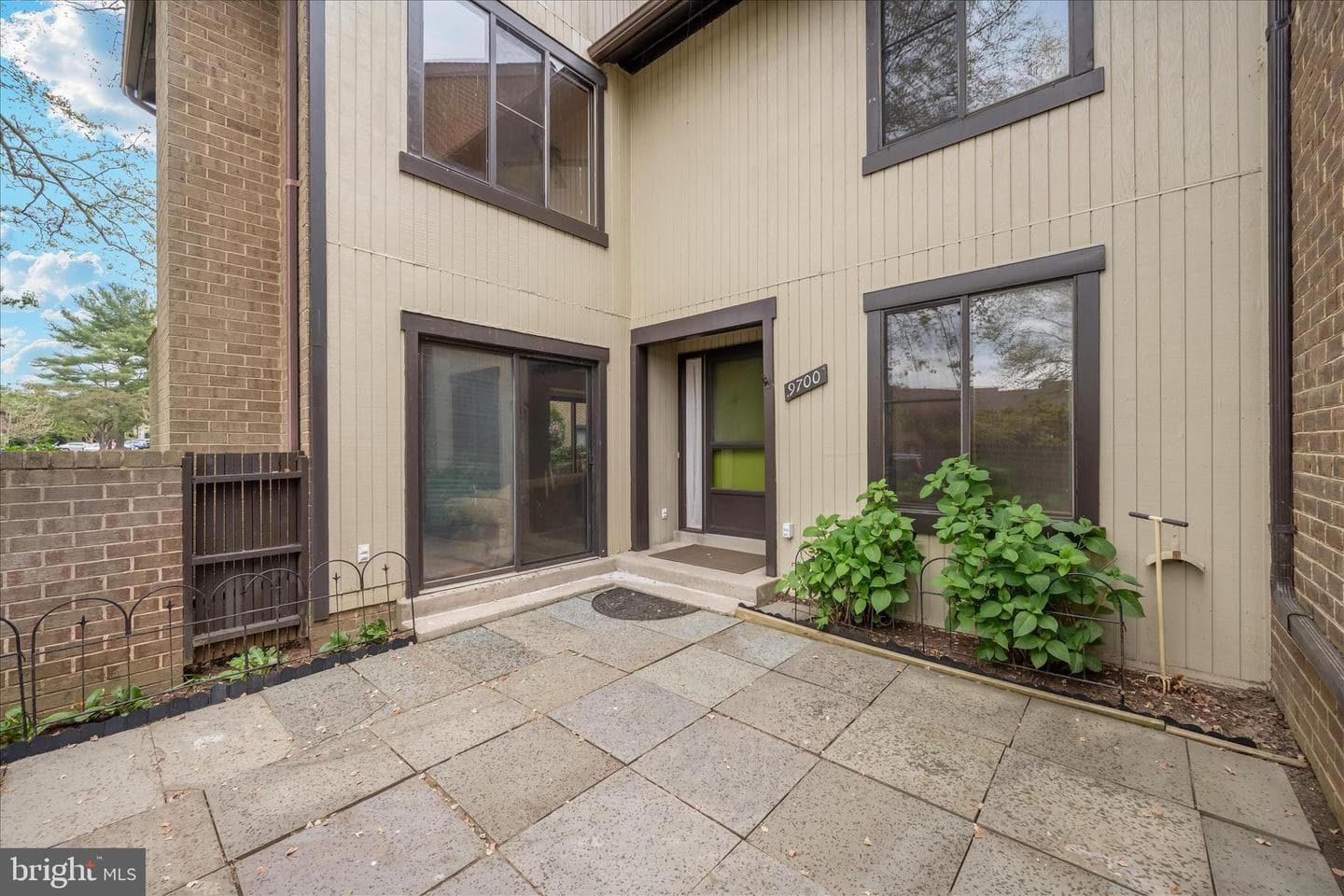 9700 Shadow Oak Drive photo 2