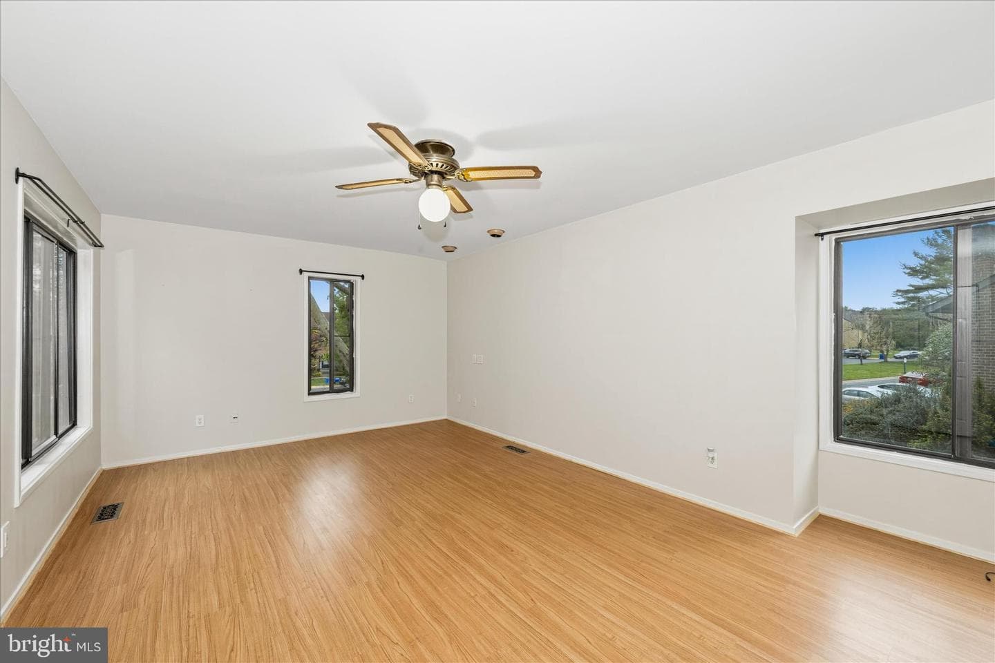 9700 Shadow Oak Drive photo 32
