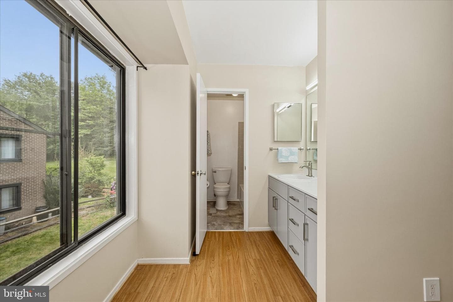9700 Shadow Oak Drive photo 34