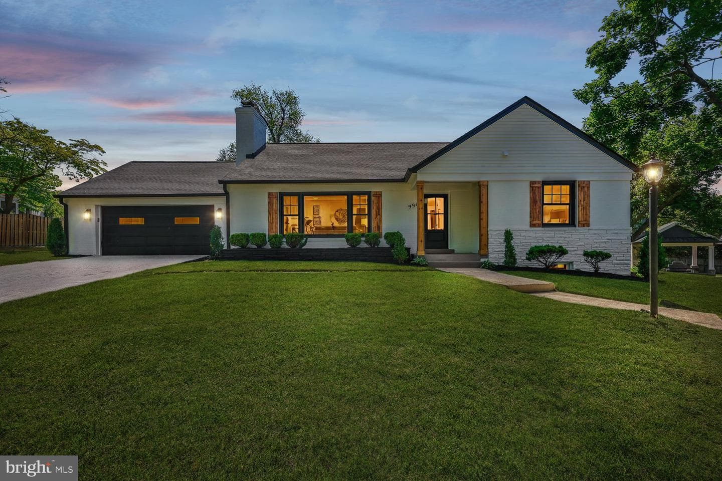 9915 Wildwood Road photo 2
