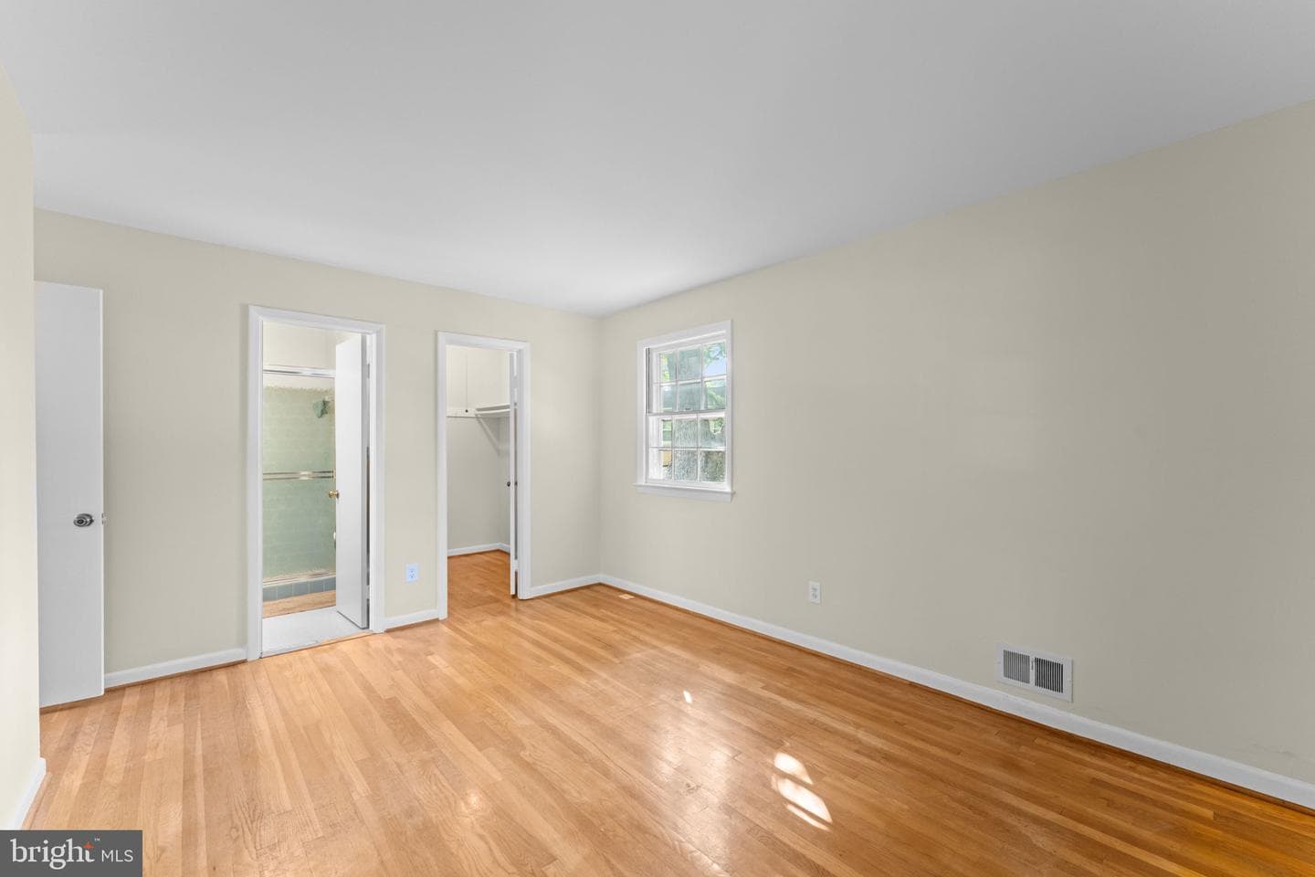 13100 Hathaway Drive photo 33