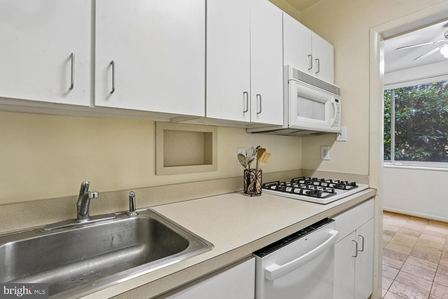 10401 Grosvenor Place #324 photo 14