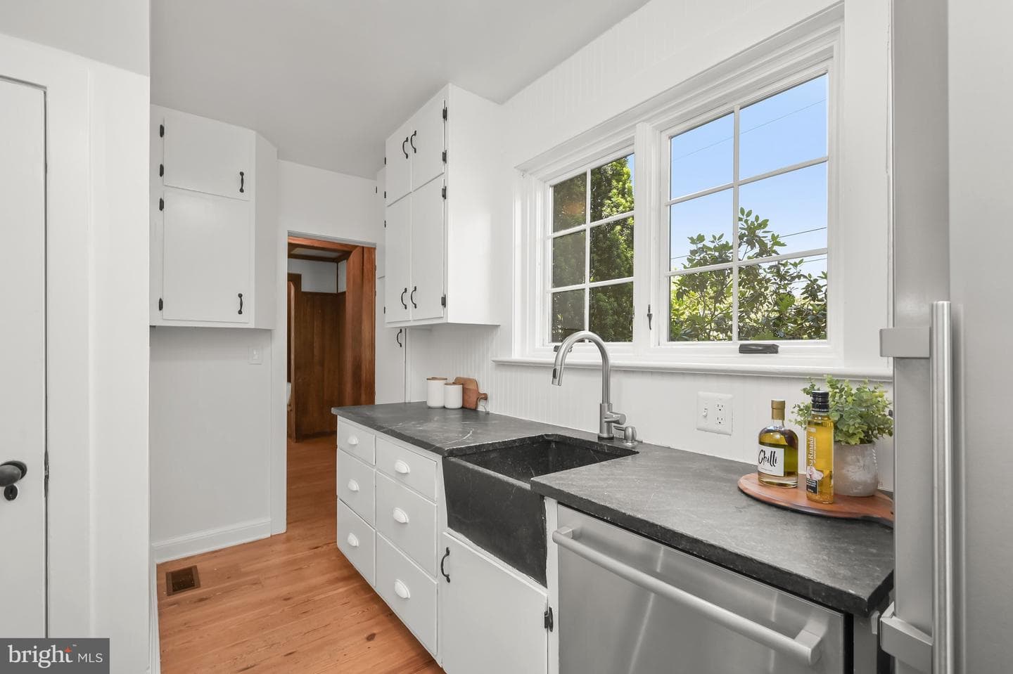 9405 Thornhill Road photo 9