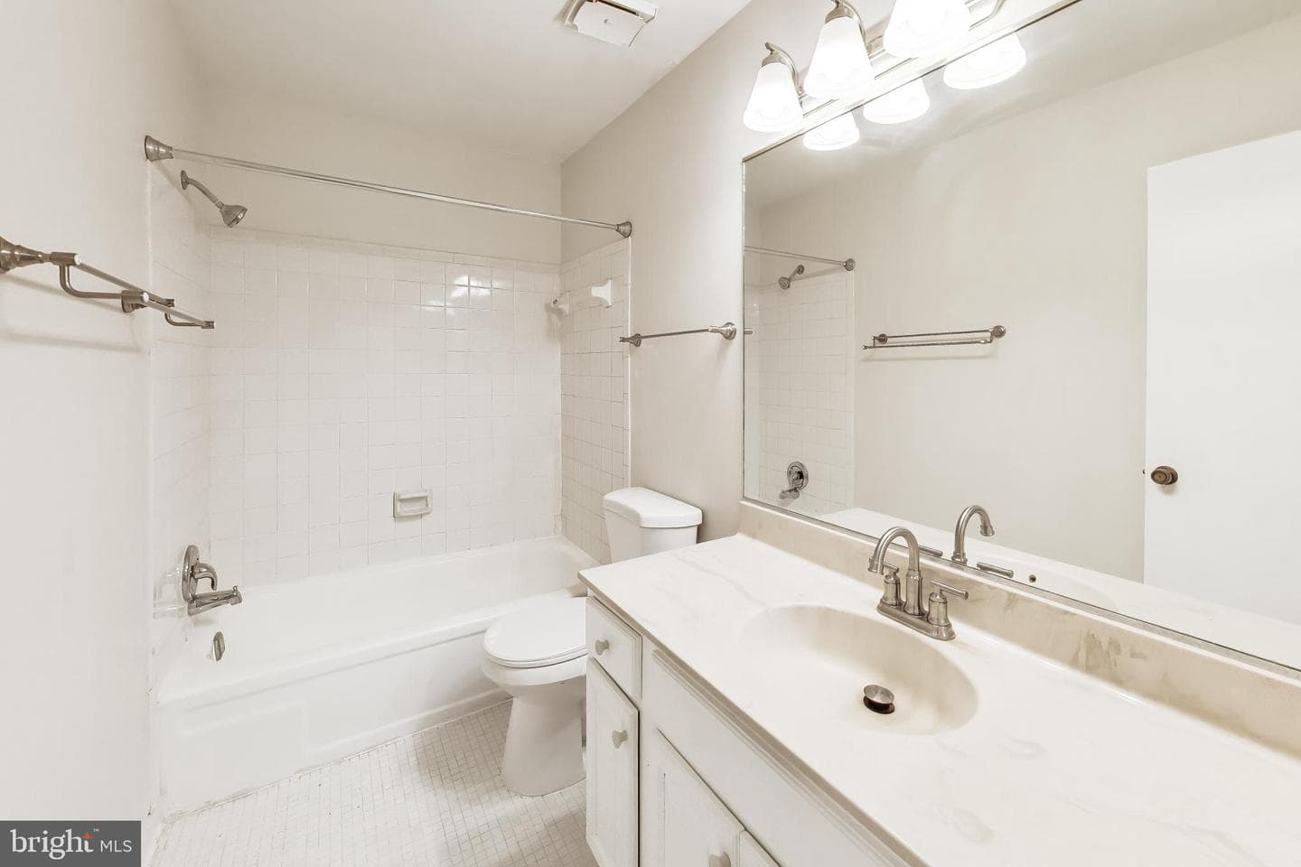 7709 Heatherton Lane photo 22