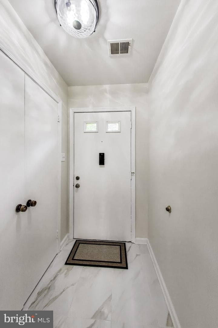 7709 Heatherton Lane photo 5