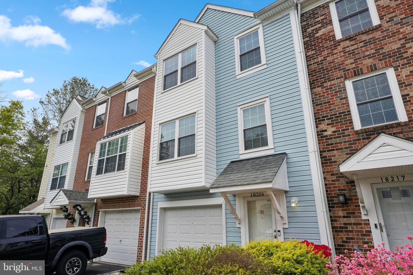 18219 Fox Chase Circle photo 3