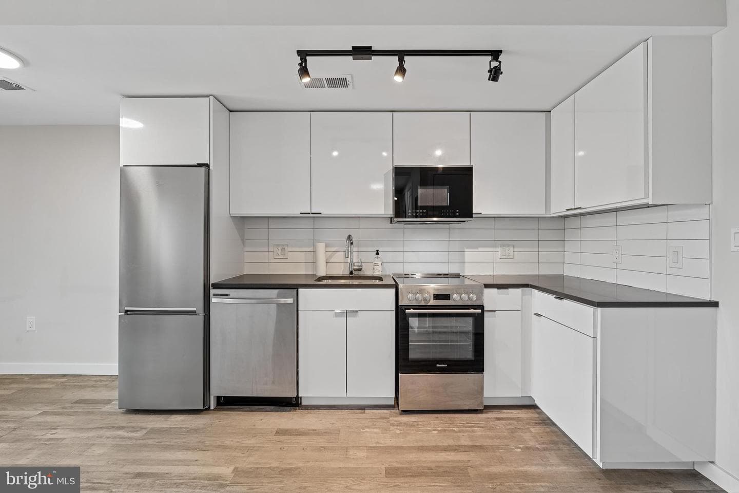 700 Roeder Road #401 photo 12