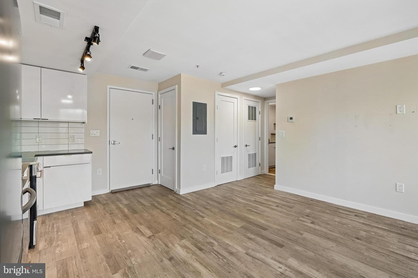 700 Roeder Road #401 photo 16