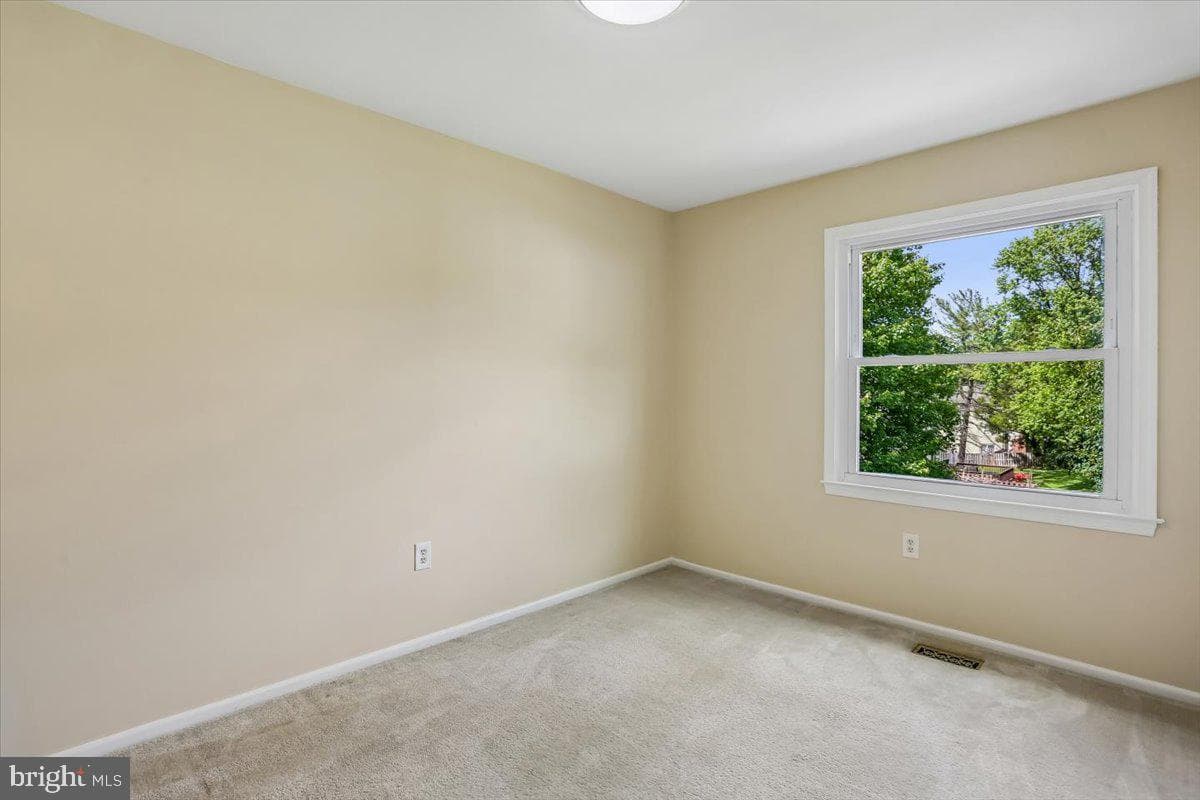 240 Watts Branch Parkway photo 25
