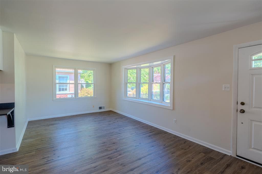 12324 Centerhill Street photo 7