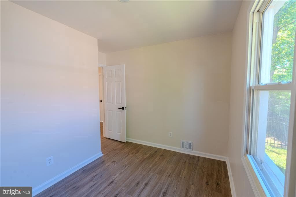 12324 Centerhill Street photo 9