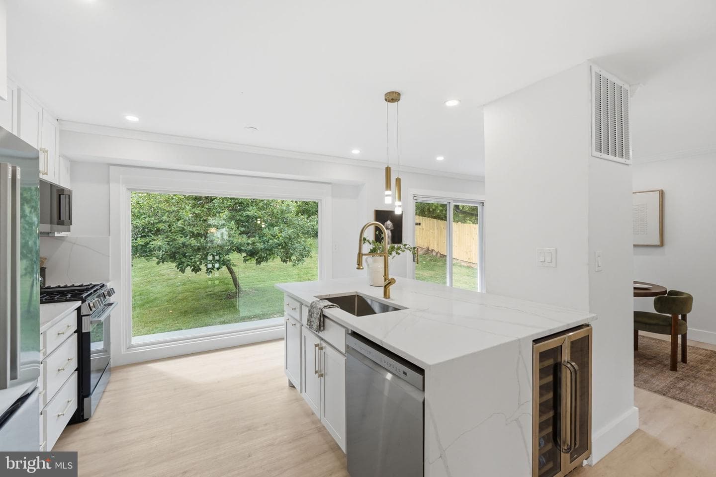 13710 Arctic Avenue photo 13