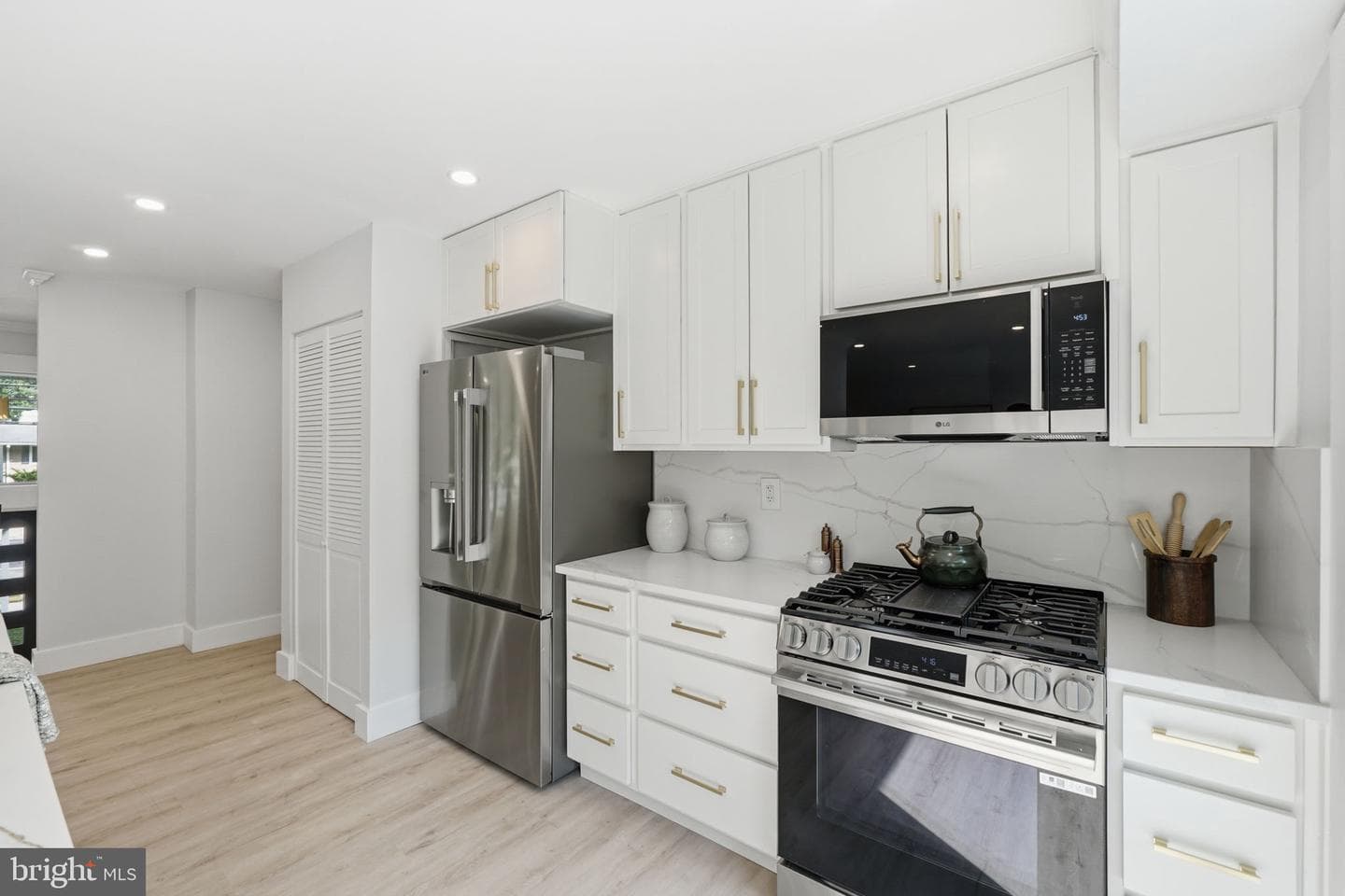 13710 Arctic Avenue photo 15