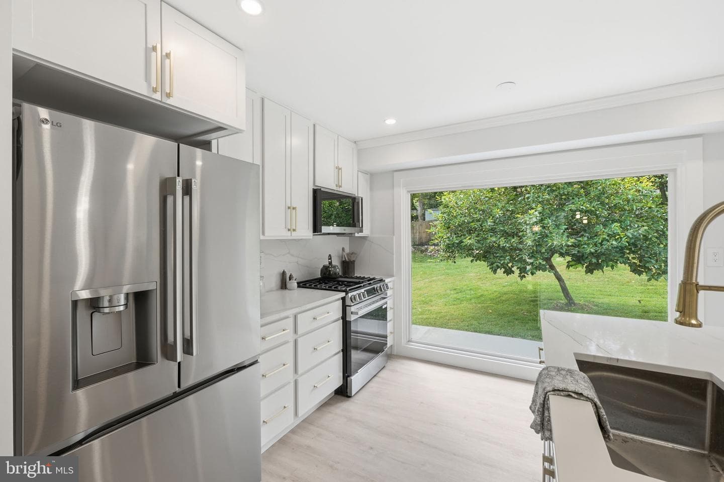 13710 Arctic Avenue photo 16