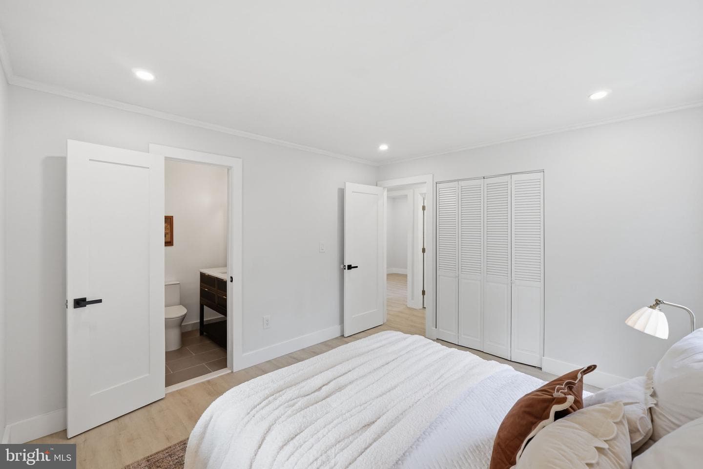 13710 Arctic Avenue photo 24