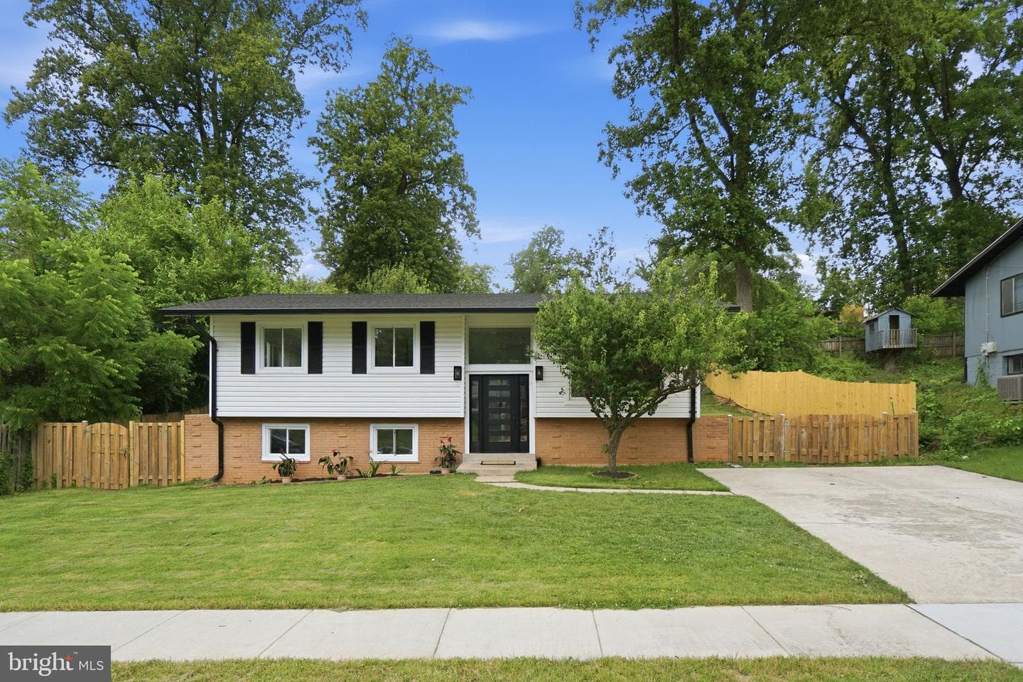 13710 Arctic Avenue photo 5