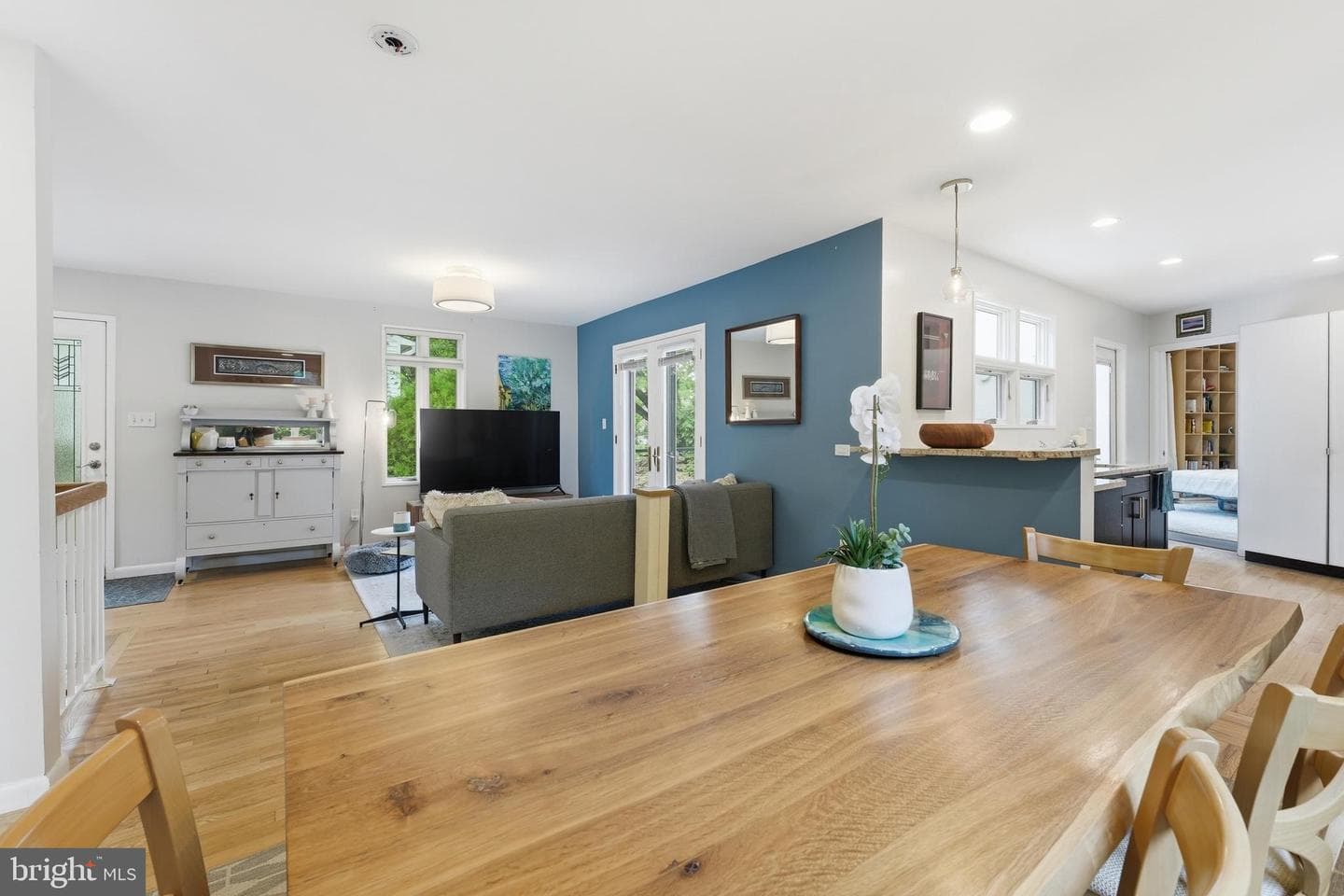 9109 Bradford Road photo 19