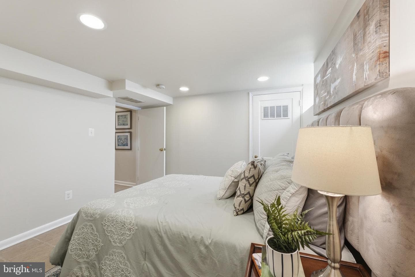 9109 Bradford Road photo 42
