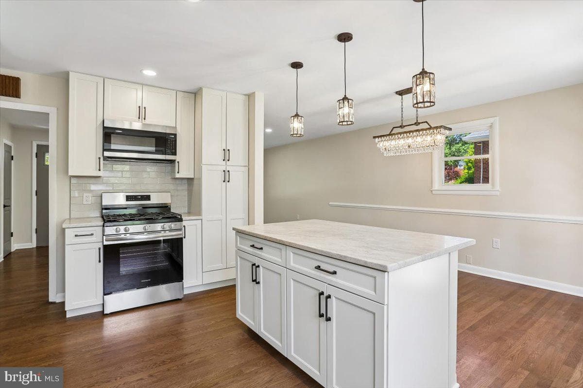 10701 Brunswick Avenue photo 13