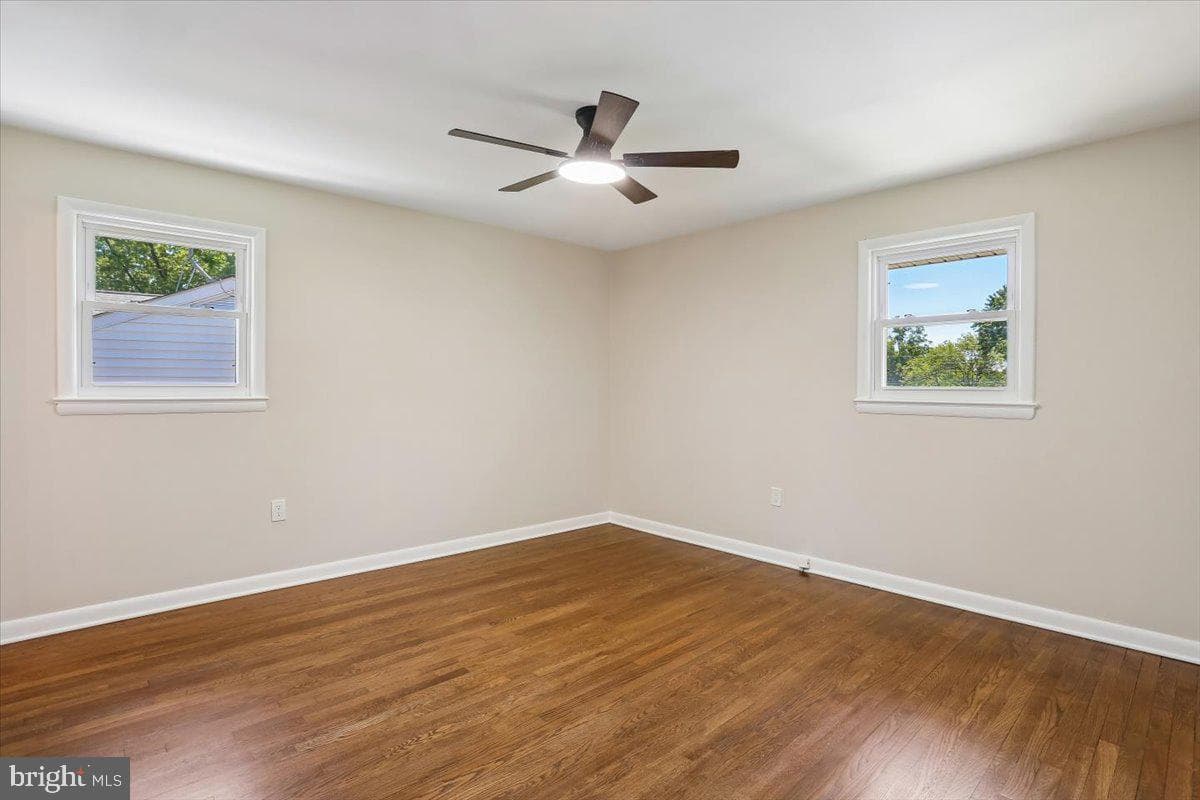 10701 Brunswick Avenue photo 18