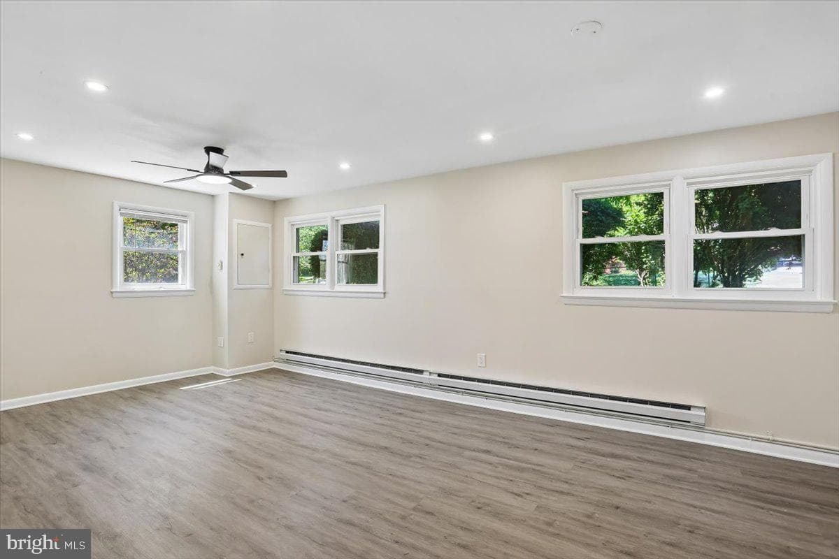 10701 Brunswick Avenue photo 29
