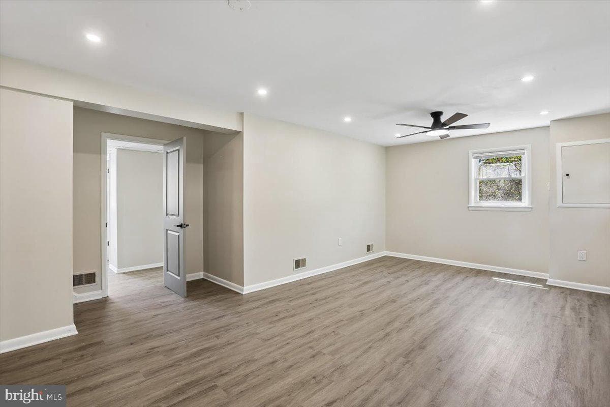10701 Brunswick Avenue photo 31