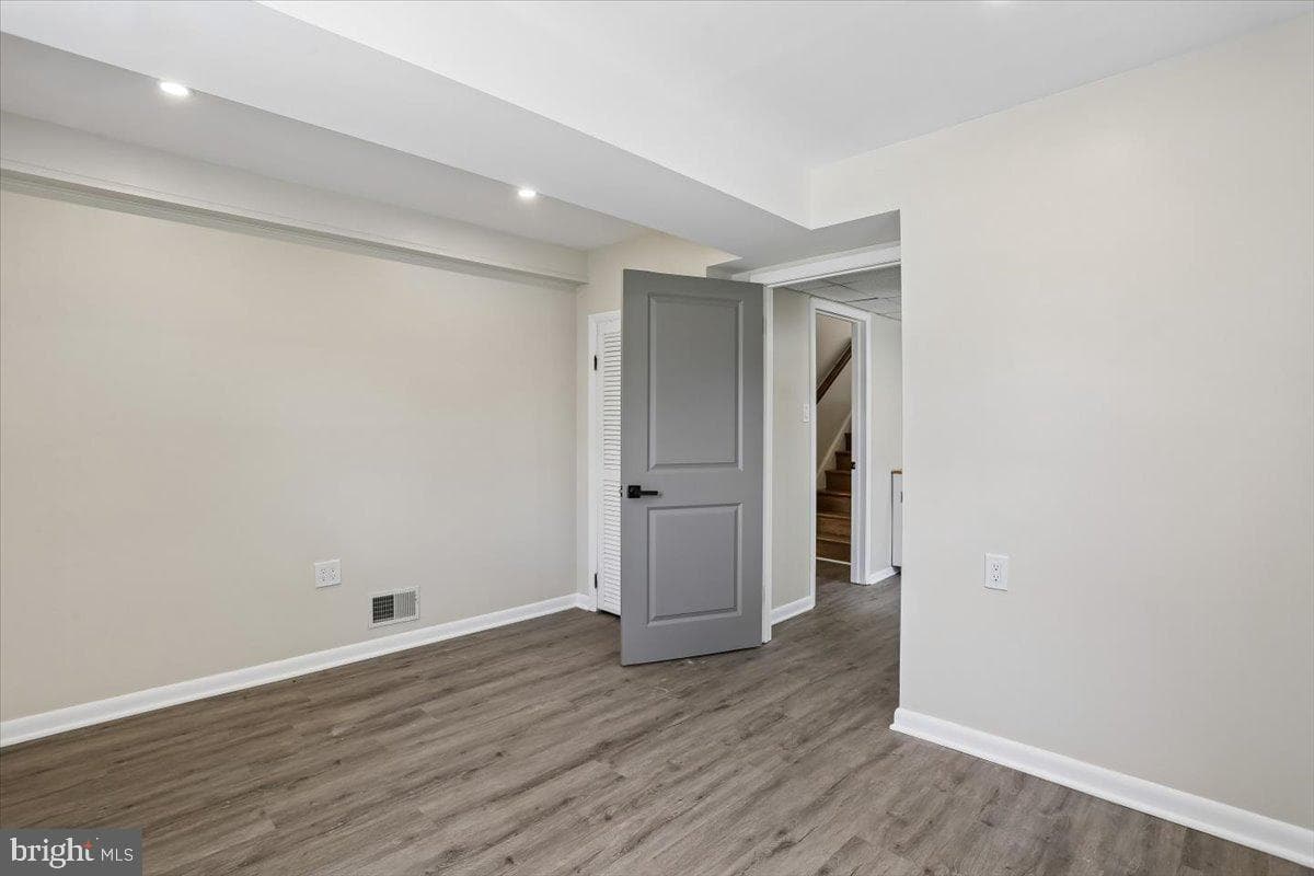 10701 Brunswick Avenue photo 34