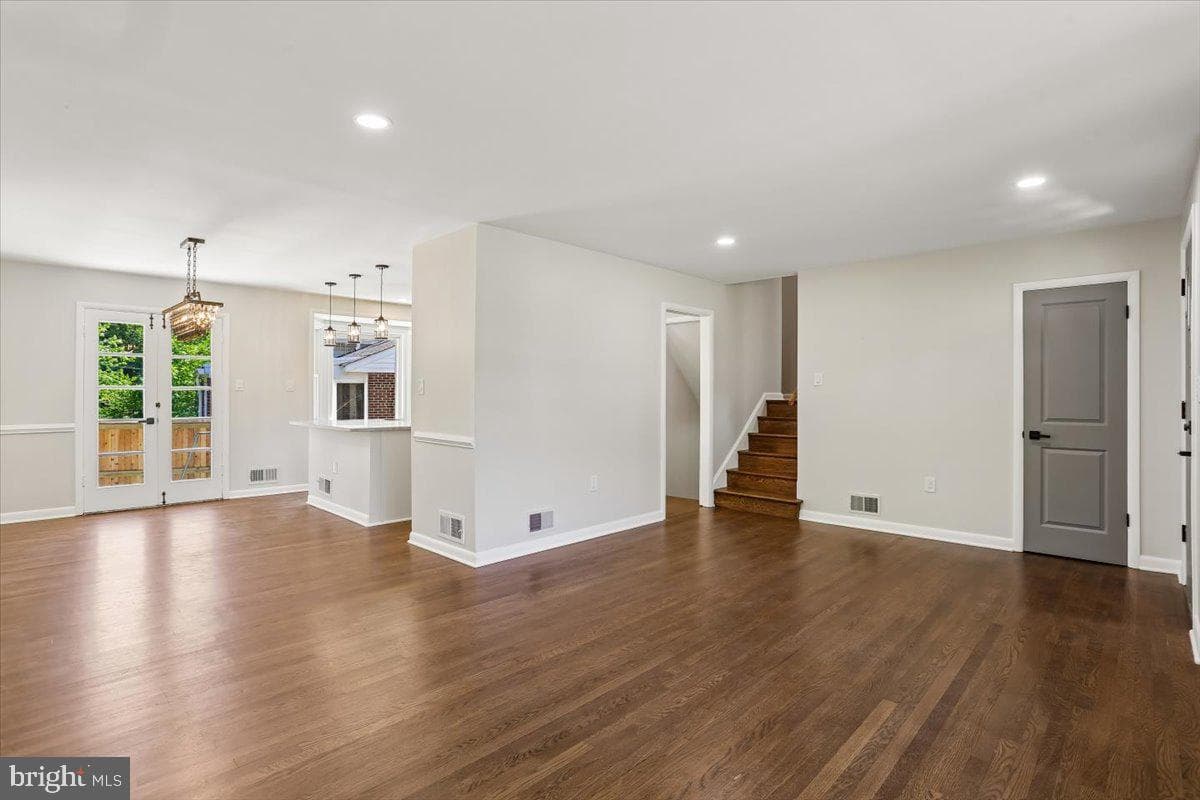 10701 Brunswick Avenue photo 6