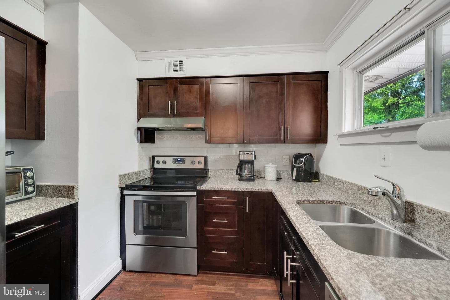 703 Dryden Street photo 12