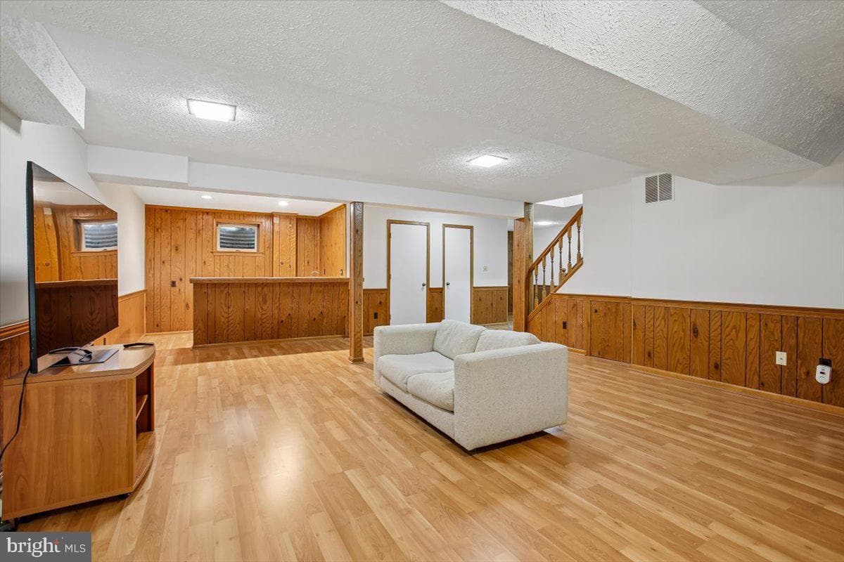 9208 Fall River Lane photo 37