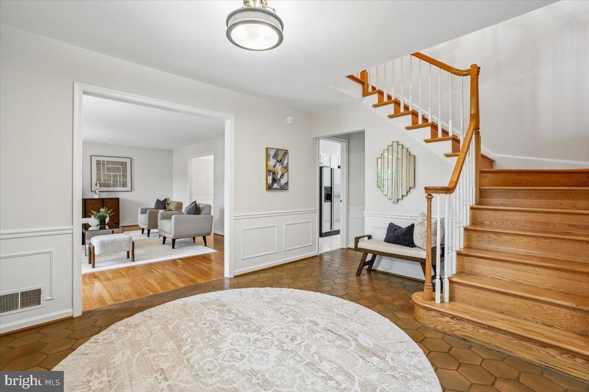 9208 Fall River Lane photo 4