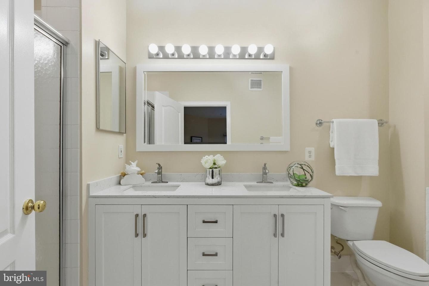 701 Fallsgrove Drive #102 photo 15