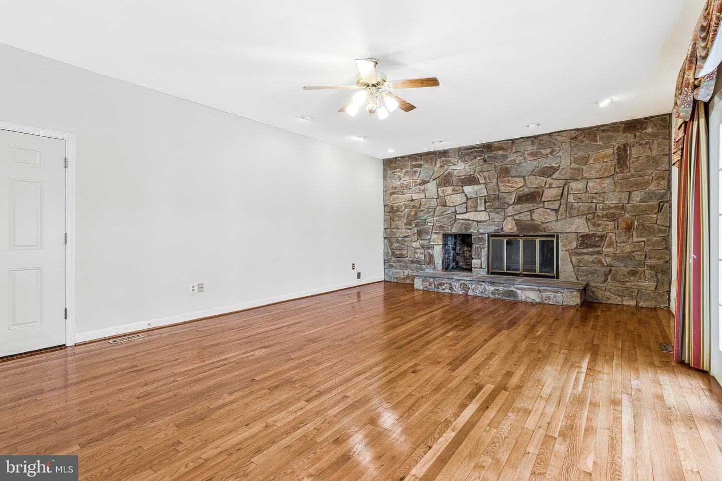 10009 New London Drive photo 27