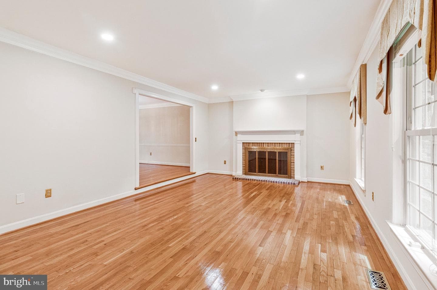 10009 New London Drive photo 3