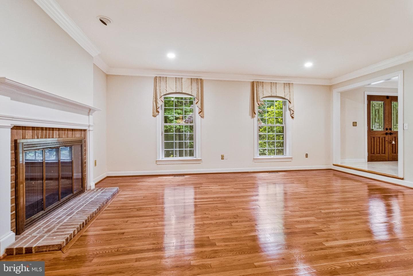 10009 New London Drive photo 5