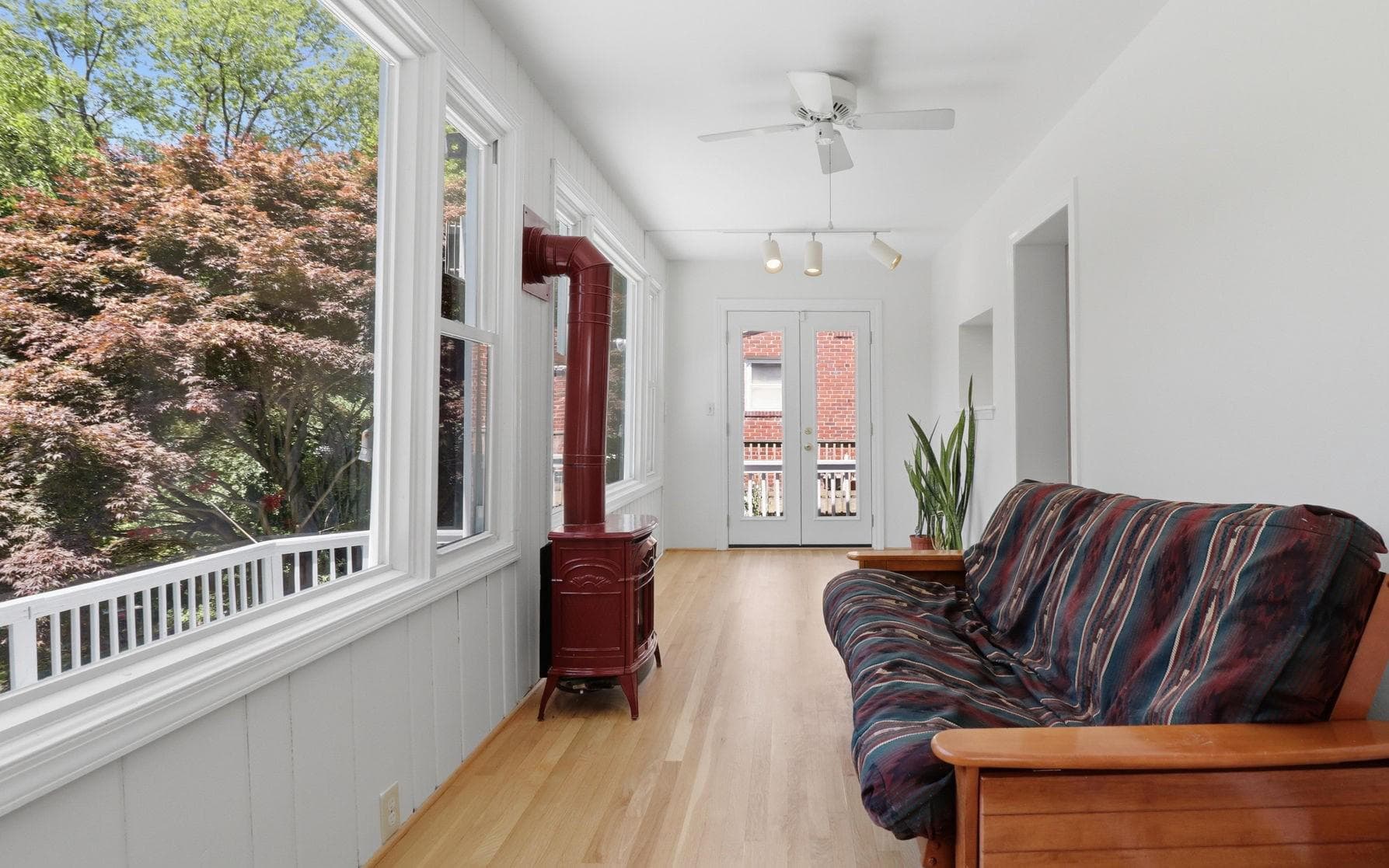 11708 Galt Avenue photo 6
