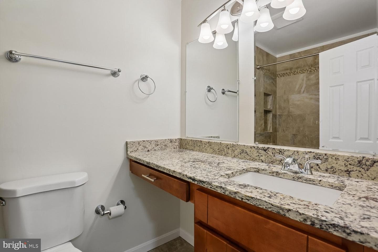 10804 Douglas Avenue photo 32