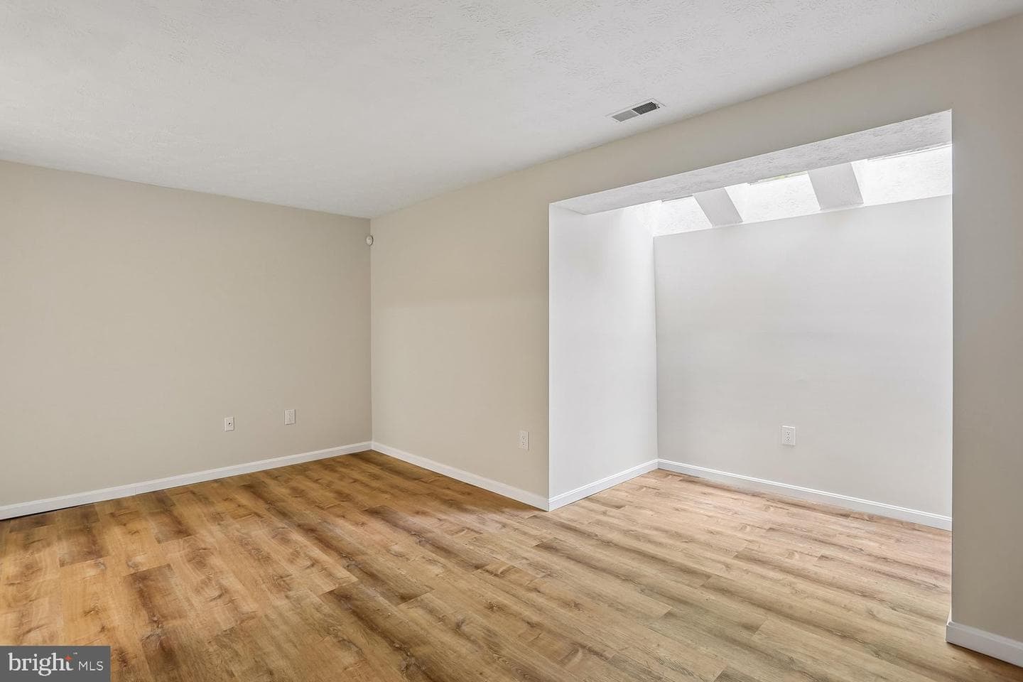 10804 Douglas Avenue photo 36