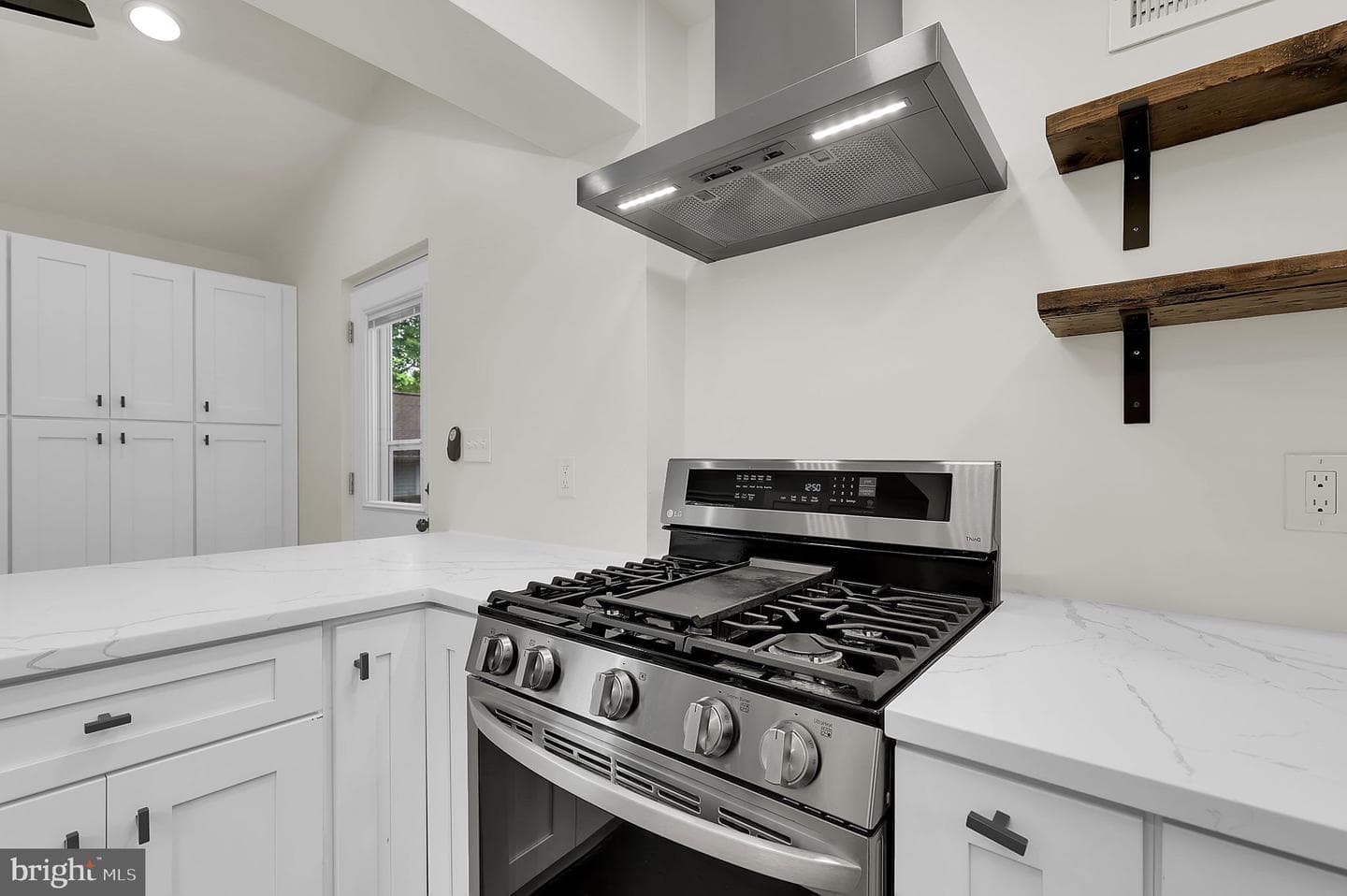 8407 Hartford Avenue photo 12