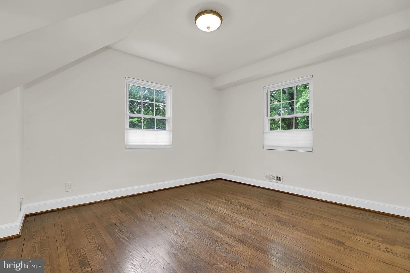 8407 Hartford Avenue photo 17