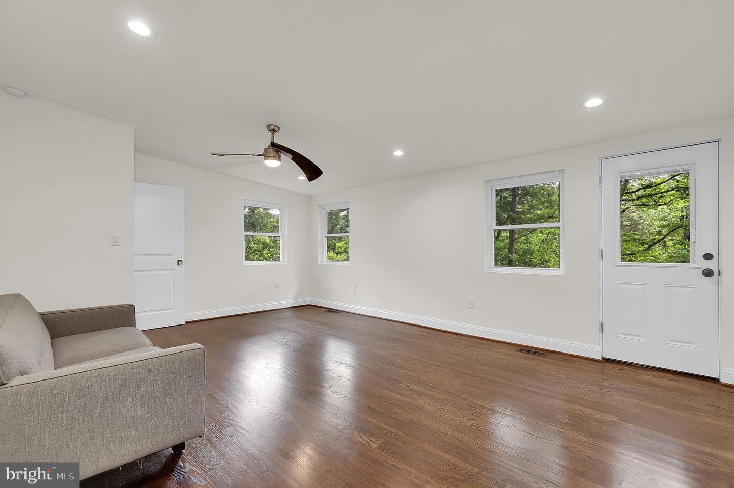 8407 Hartford Avenue photo 31
