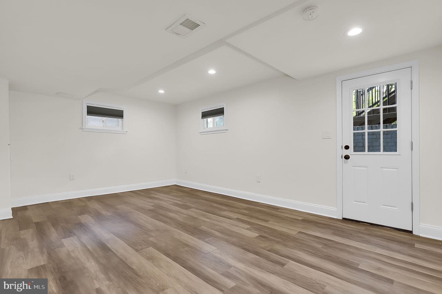 8407 Hartford Avenue photo 37