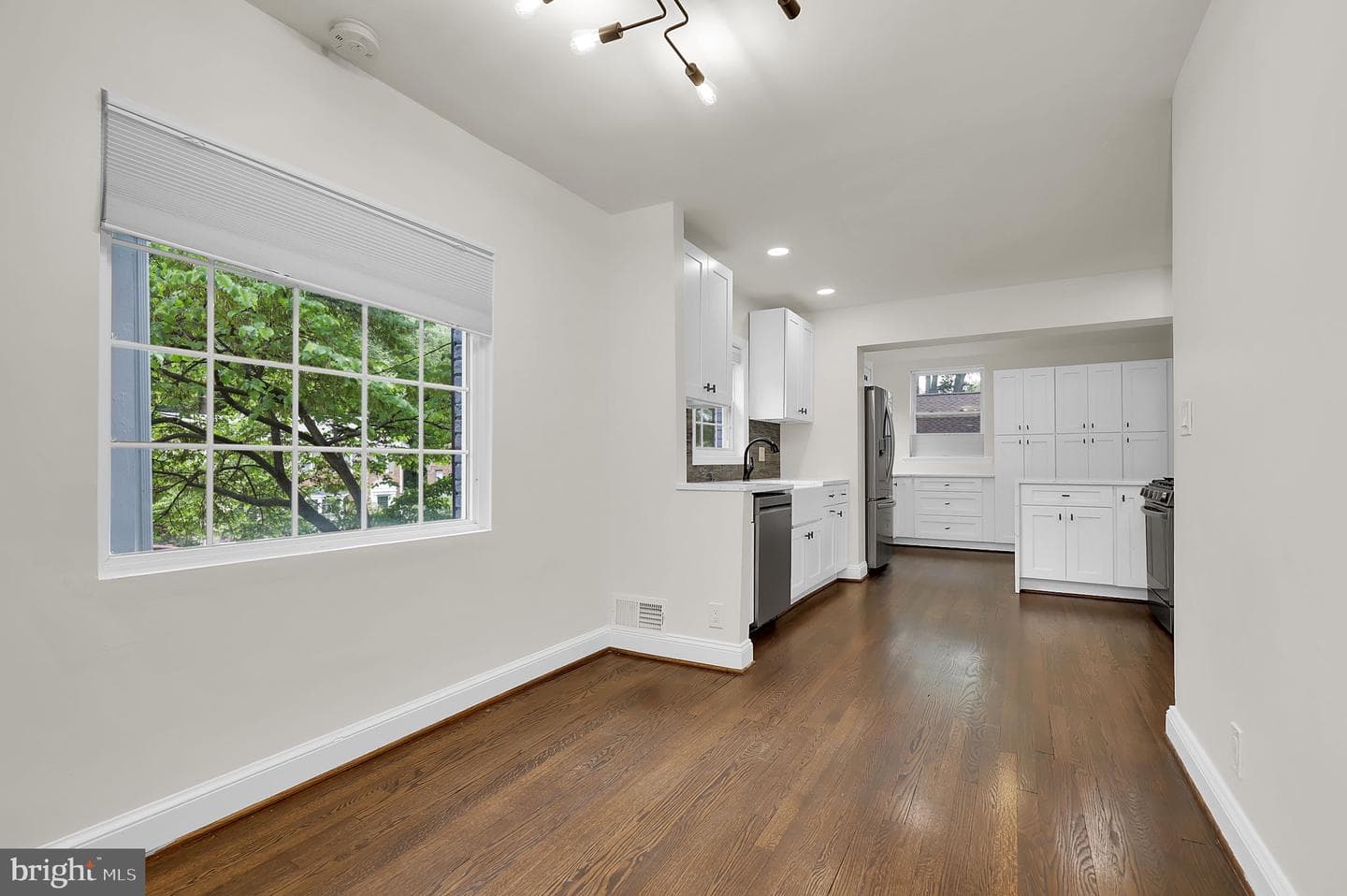 8407 Hartford Avenue photo 9