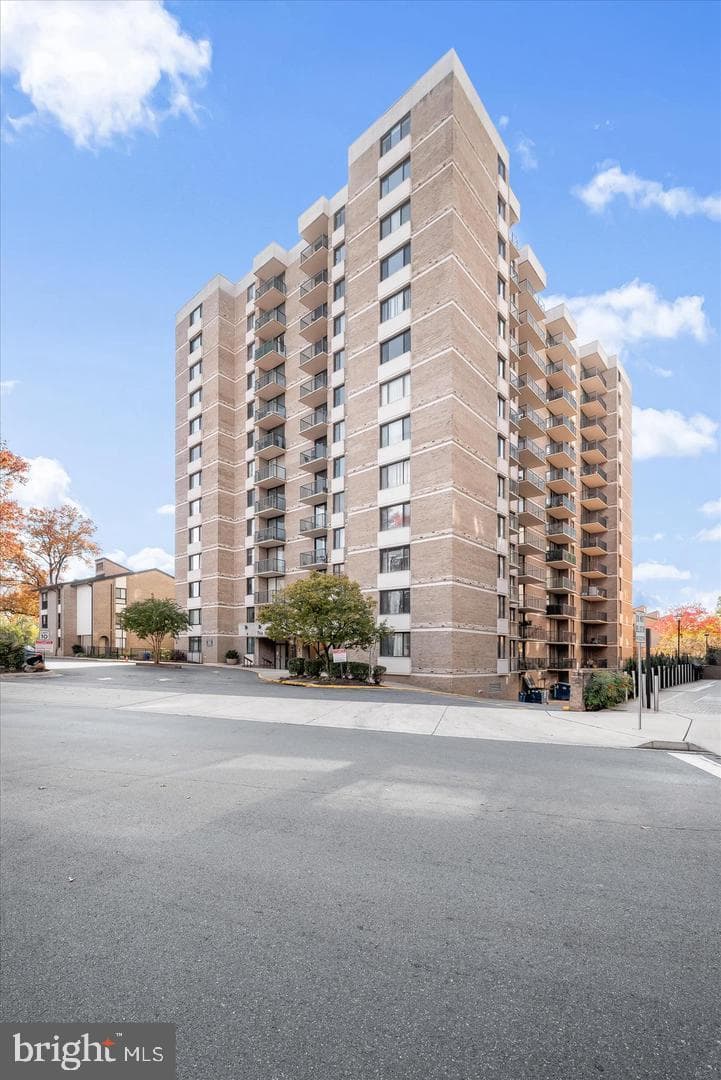 4 Monroe Street #4-802, Rockville