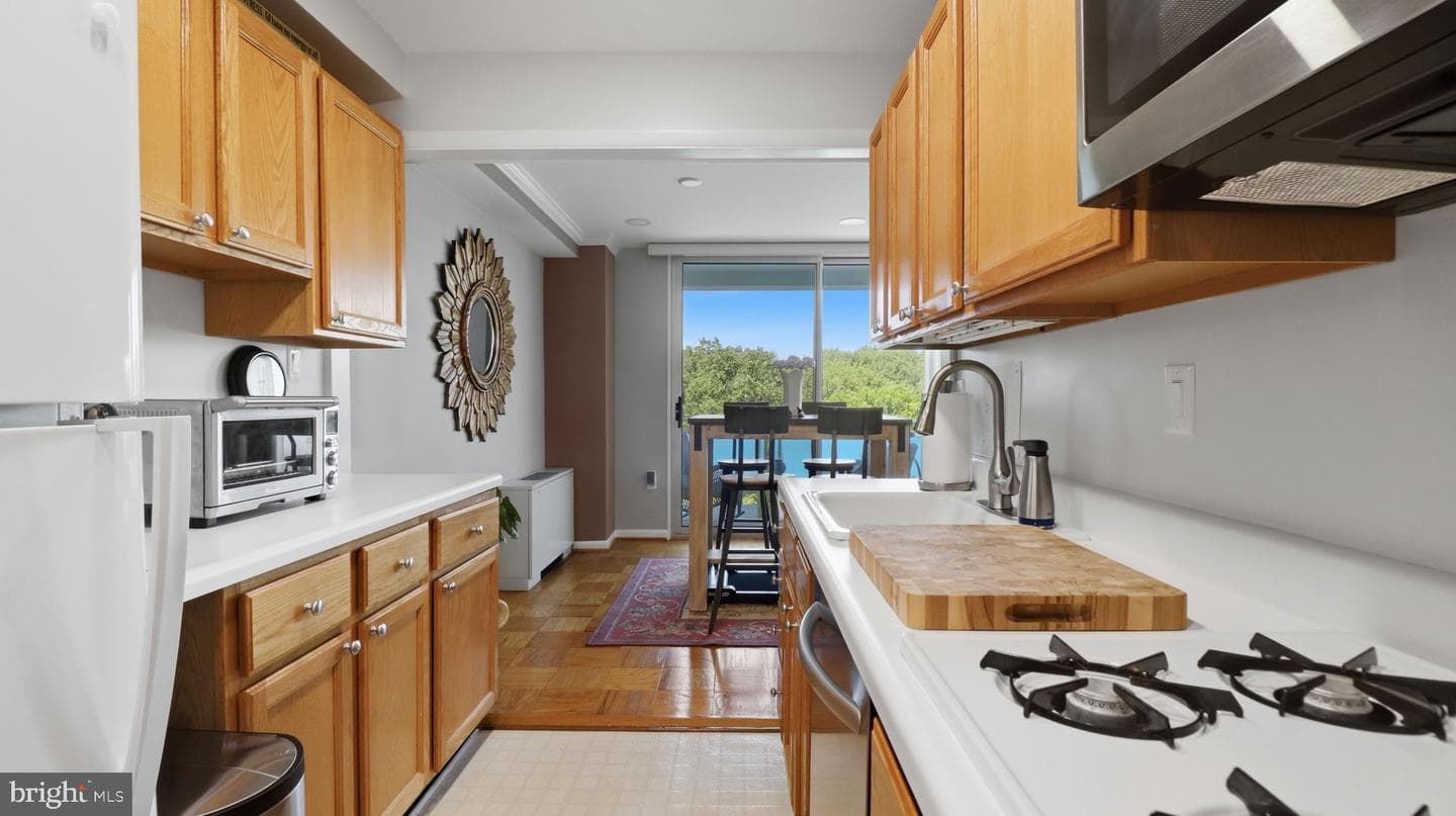 10201 Grosvenor Place #1009 photo 10