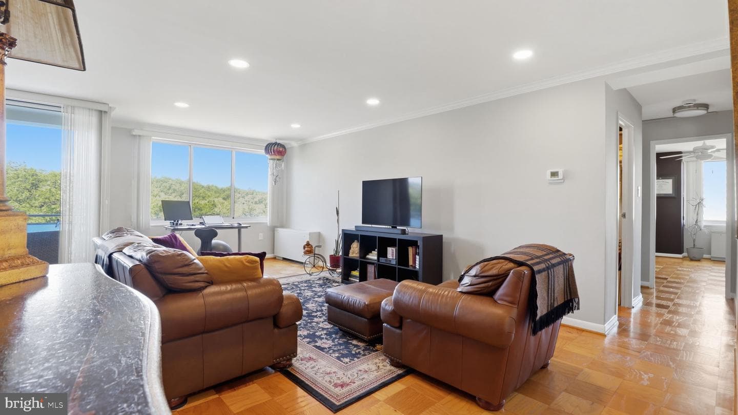 10201 Grosvenor Place #1009 photo 11